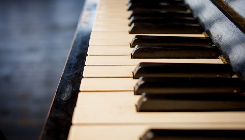 keyboard-piano-close-up-photo-soft-focus-beautiful-close-up-photo-of-piano-keysweb