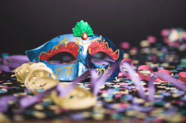mask-confetti-floor-web